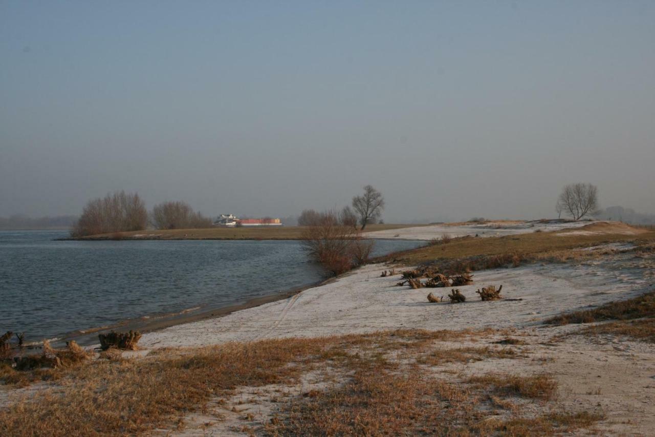 Unique Place On The River Waal Heerewaarden Bagian luar foto